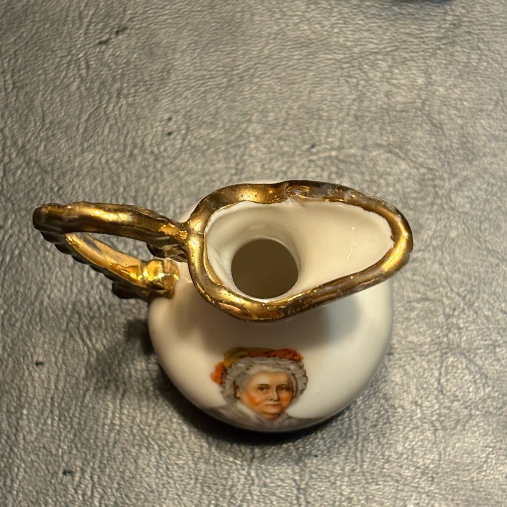 Vintage Miniature Pitcher Ewers GEORGE & MARTHA WASHINGTON MT Vernon - Picture 9 of 11